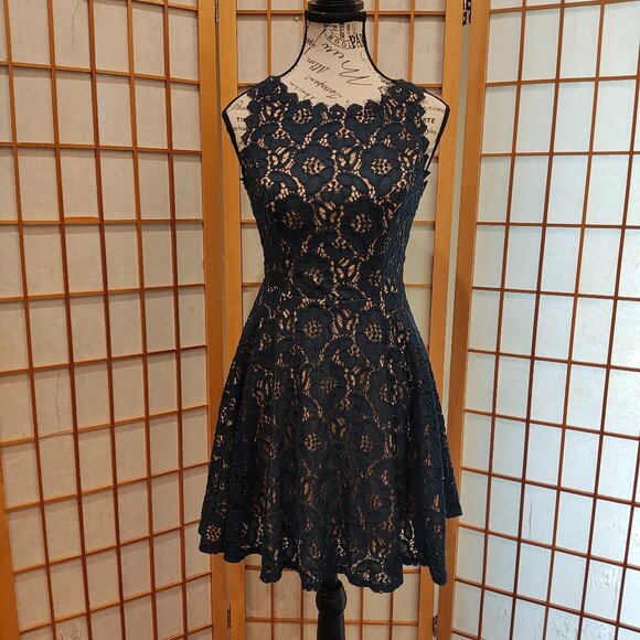 Jodi Kristopher Dresses & Skirts - Jodi Kristopher Navy Blue and Tan Floral Lace Dress, Size 3, EUC!